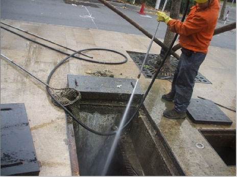 武鸣池底污泥如何清理